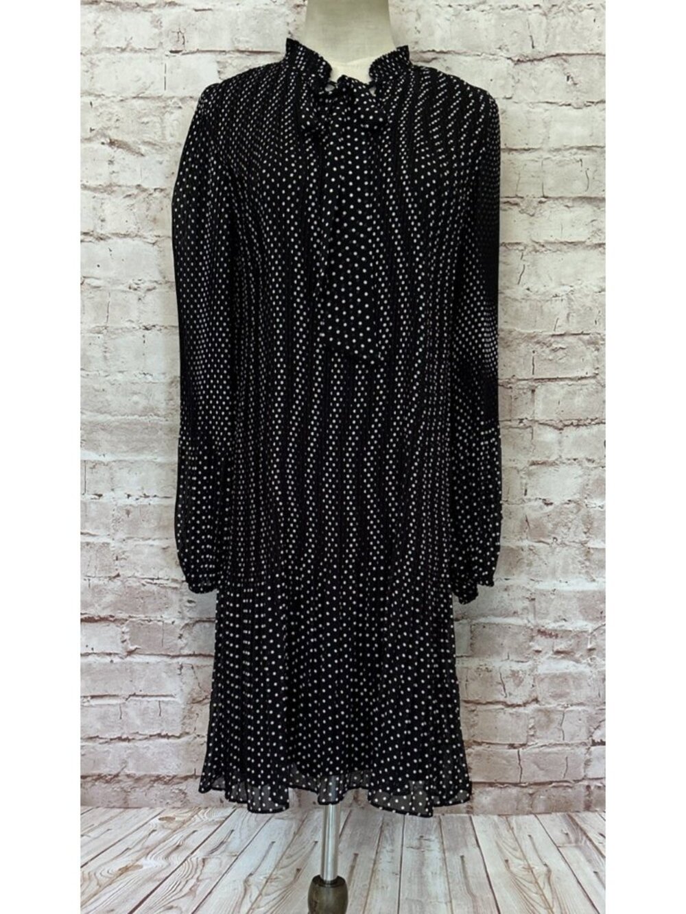 DKNY Womens Pleated Tie Neck Shift Dress Black White Sheer Chiffon Size 4 NEW